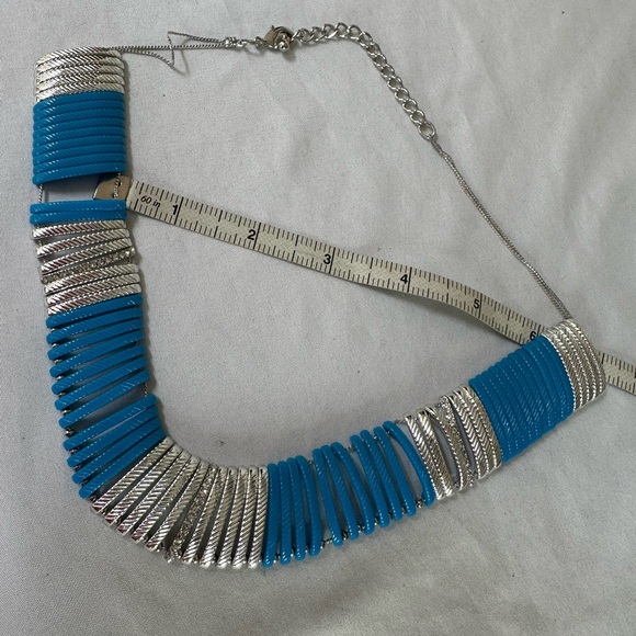 Modern vibe blue and silvertone slide bar necklace - Picture 5 of 6